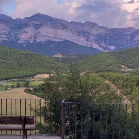 Vistas A La Montana En Un Pueblo Con Encanto. El Pueyo de Araguás Buitenkant foto