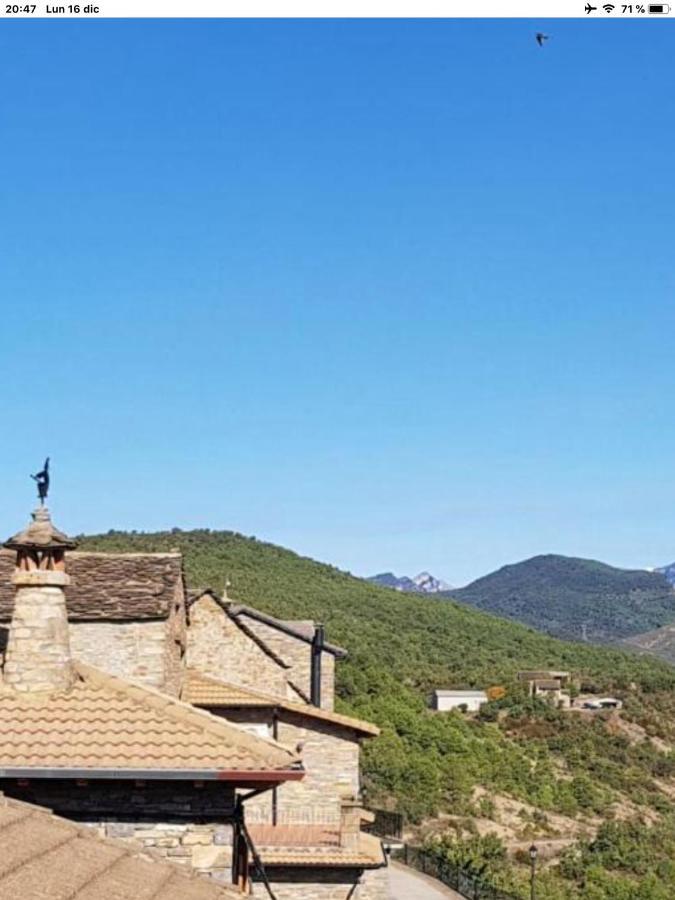 Vistas A La Montana En Un Pueblo Con Encanto. El Pueyo de Araguás Buitenkant foto