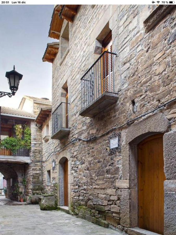 Vistas A La Montana En Un Pueblo Con Encanto. El Pueyo de Araguás Buitenkant foto
