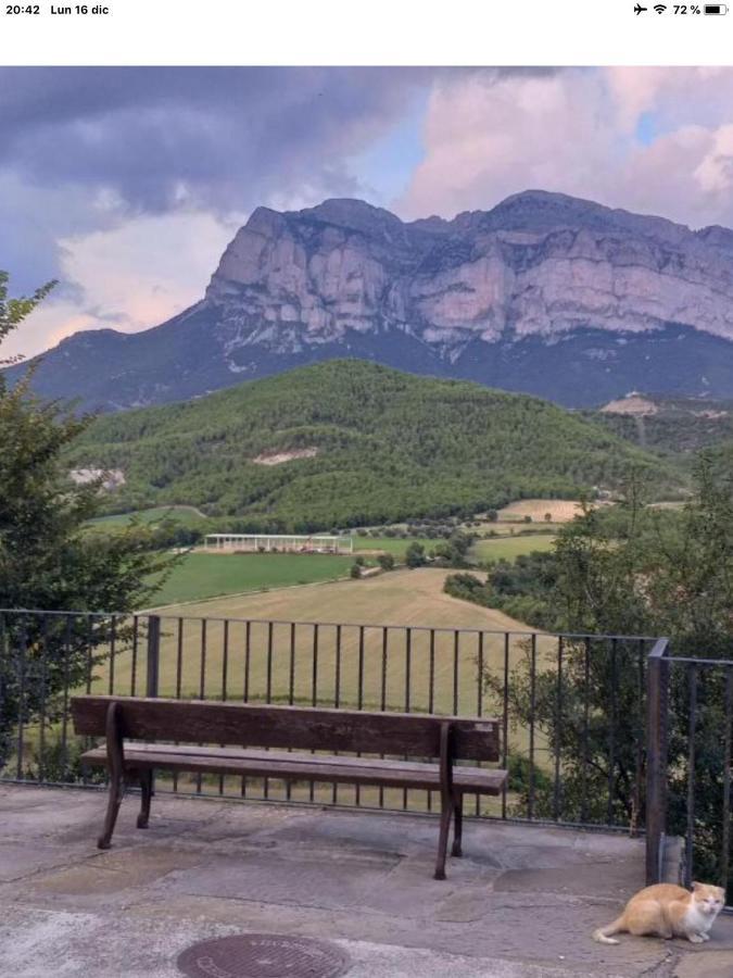 Vistas A La Montana En Un Pueblo Con Encanto. El Pueyo de Araguás Buitenkant foto