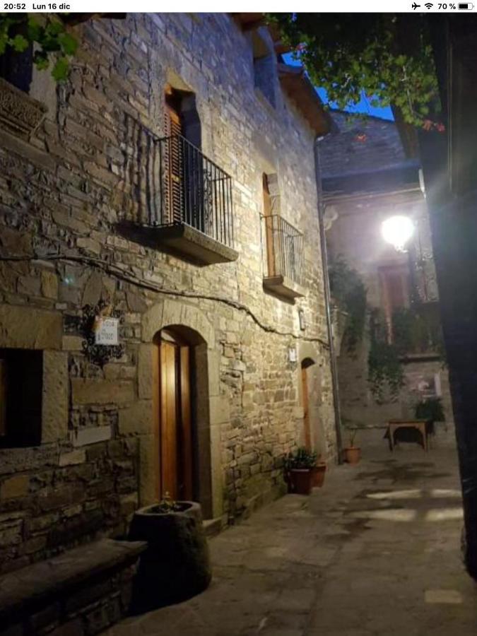 Vistas A La Montana En Un Pueblo Con Encanto. El Pueyo de Araguás Buitenkant foto