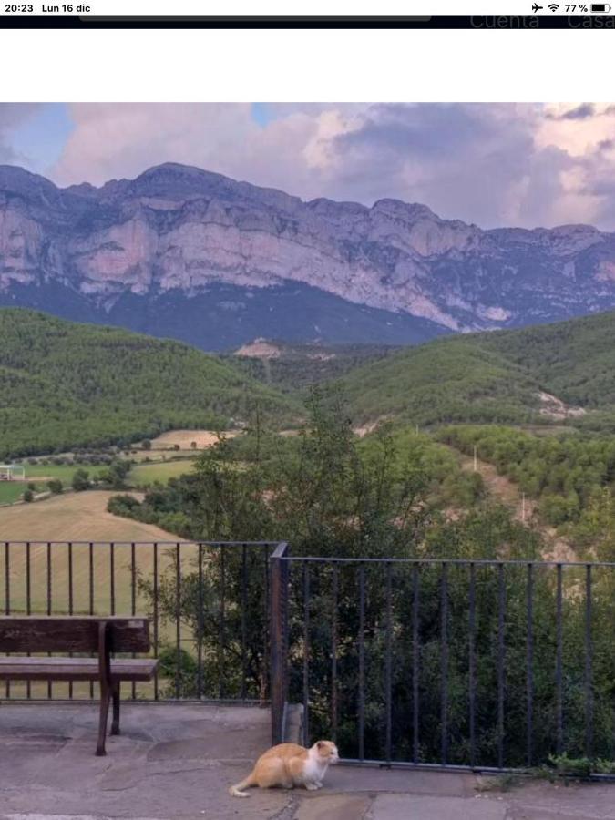 Vistas A La Montana En Un Pueblo Con Encanto. El Pueyo de Araguás Buitenkant foto