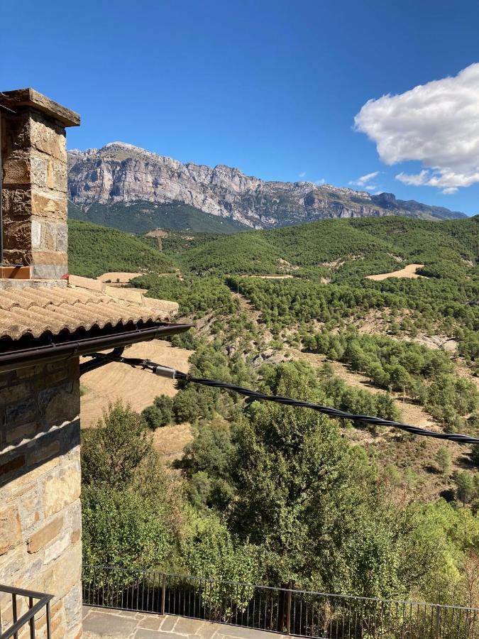 Vistas A La Montana En Un Pueblo Con Encanto. El Pueyo de Araguás Buitenkant foto